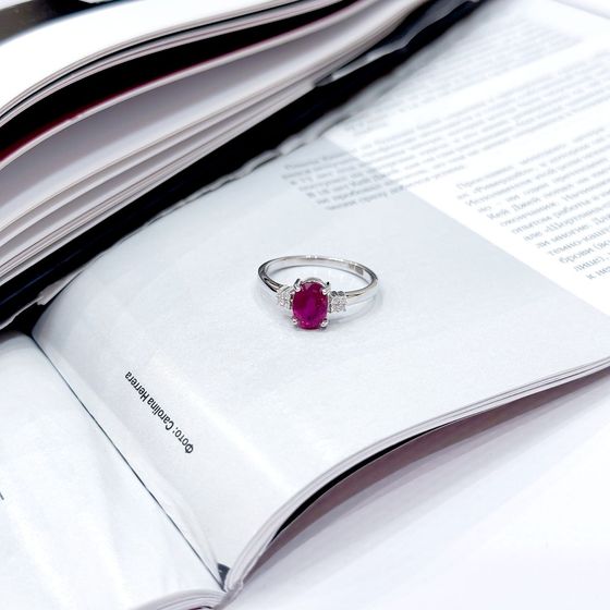 Срібна каблучка з рубіном 1.92ct, фіанітами