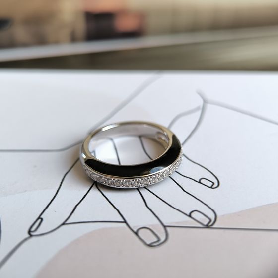 Silver ring with phianites, semallu