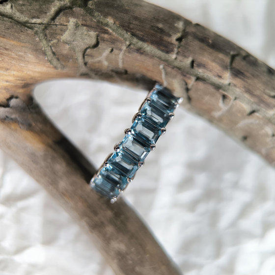 Серебряное кольцо с топазом Лондон Блю 2.525ct