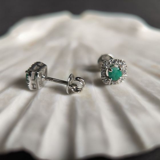 Silver earrings with a 0.682-carat emerald and cubic zirconia