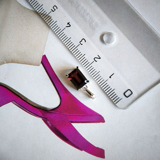 Серебряная подвеска с гранатом 1.888ct