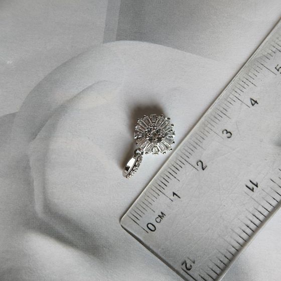 Silver pendant with phianites