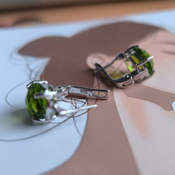 Silver Earrings with Chrysolite (5.214 ct)