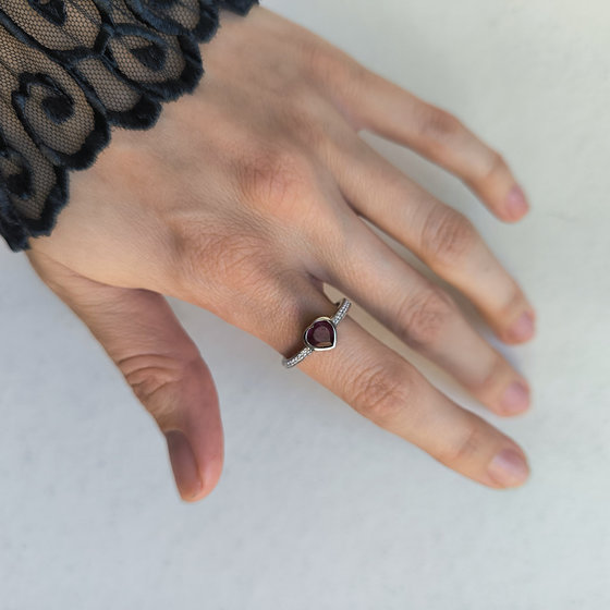 Серебряное кольцо с рубином 1.312ct, фианитами