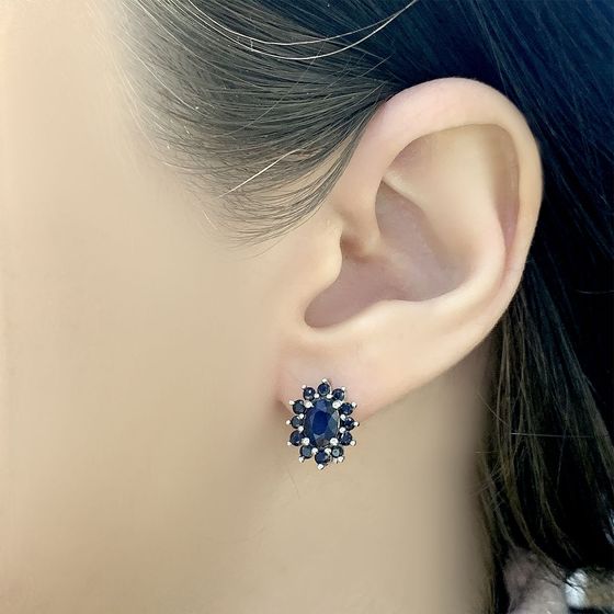 Silver earrings with a 3.278-carat sapphire