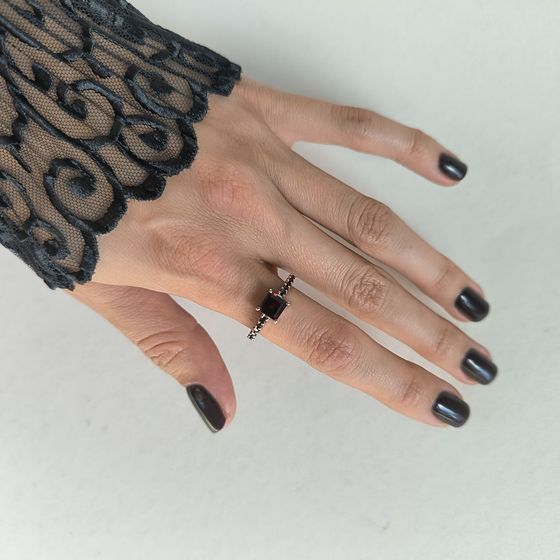 Серебряное кольцо с гранатом 2.058ct