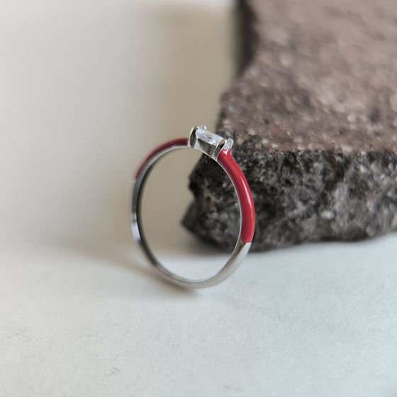 Серебряное кольцо с фианитами, емаллю