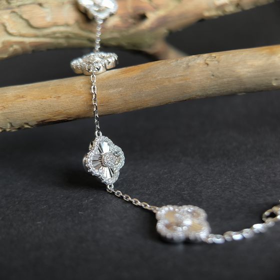 Silver bracelet with phianites