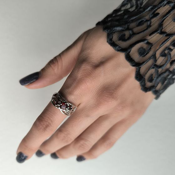 Silver ring with garnet 0.883ct