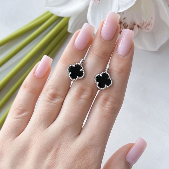 Silver earrings with onyx