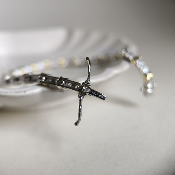 Silver bracelet with phianites