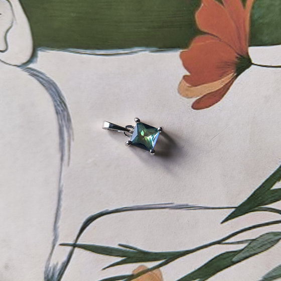 Серебряная подвеска с мистик топазом 0.5ct