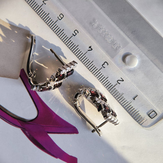 Серебряные серьги с гранатом 6.25ct