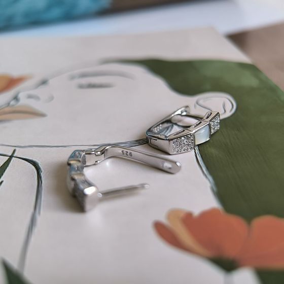 Silver earrings with mother-of-pearl