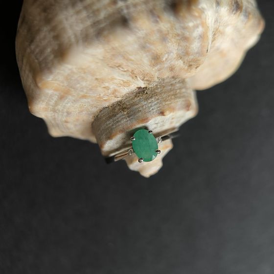 Silver ring with a 0.743-carat emerald and cubic zirconia