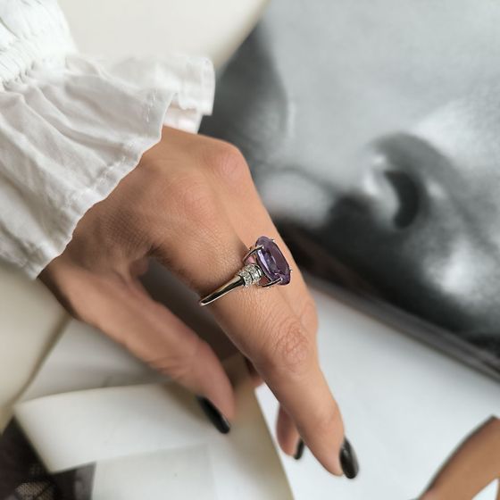 Sterling silver ring with alexandrite 8.205ct, diamonds