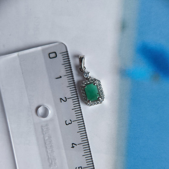 Серебряная подвеска с изумрудом 1.56ct
