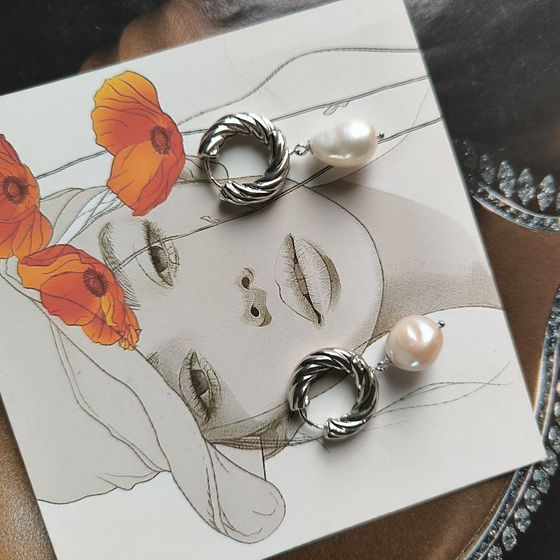 Silver earrings with baroque pearls