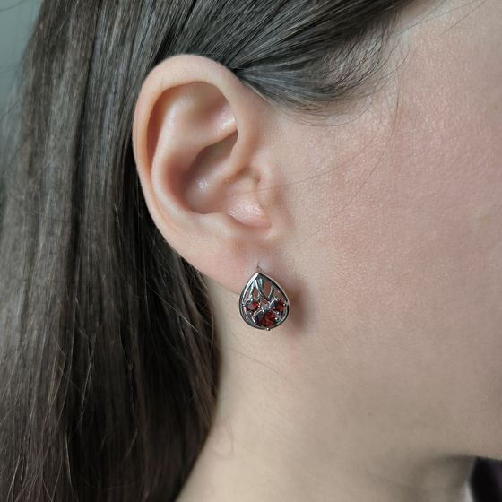 Silver earrings with garnet 1.808ct