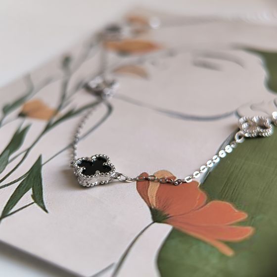 Серебряное колье с ониксом