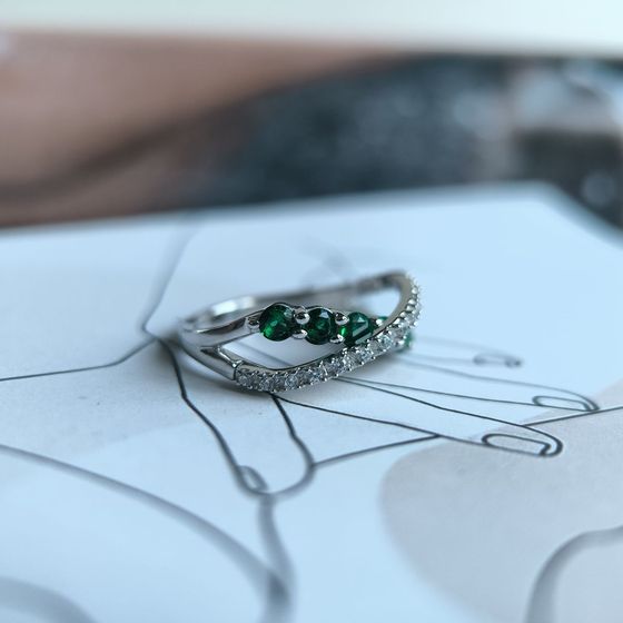 Серебряное кольцо с изумрудом nano 0.842ct