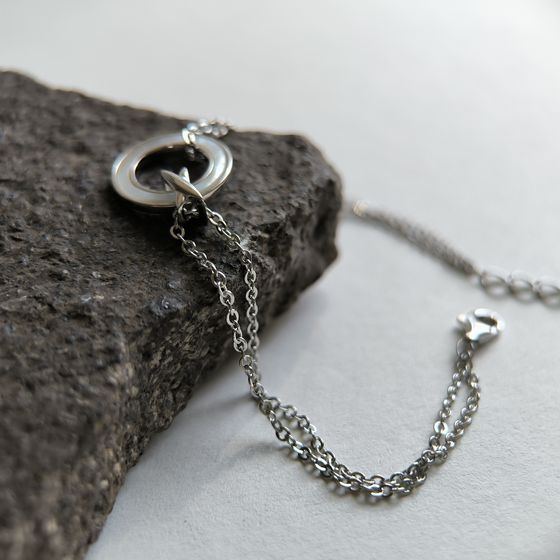 Серебряный браслет с перламутром