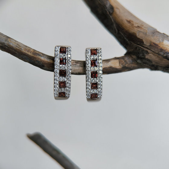 Серебряные серьги с гранатом 1.455ct