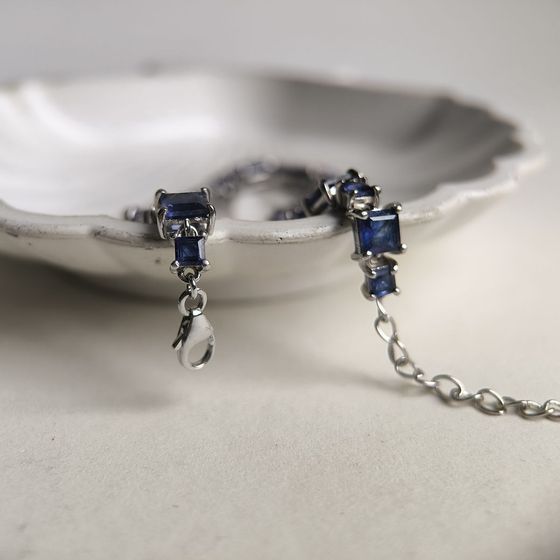 Silver bracelet with sapphire nano