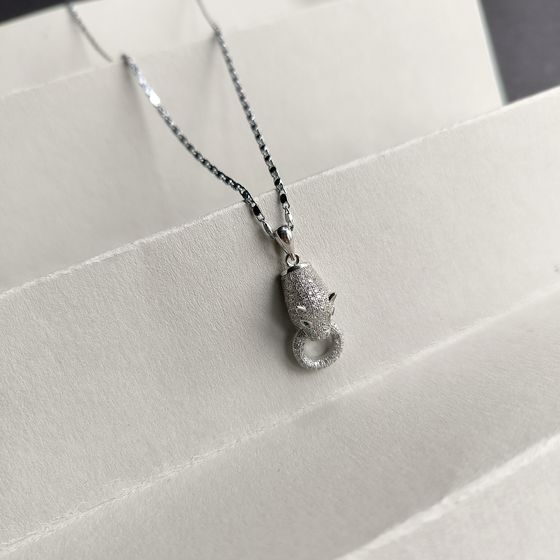 Silver pendant with phianites