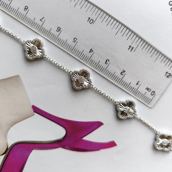 Silver bracelet with phianites