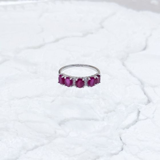 Серебряное кольцо с рубином, фианитами