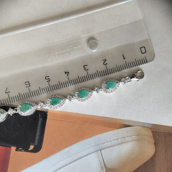 Серебряный браслет с изумрудом 7.445ct