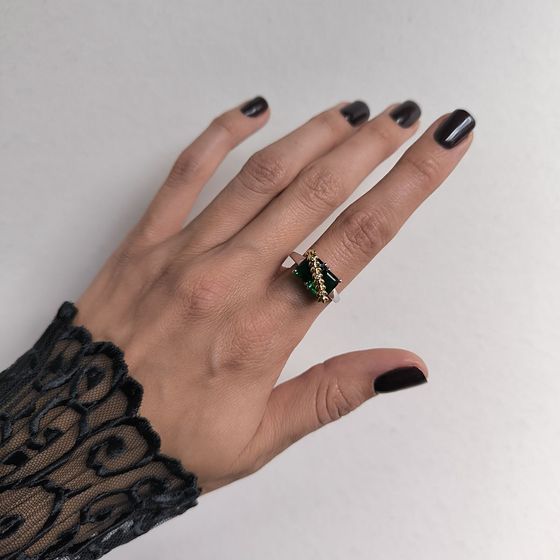 Silver ring with a 2.877-carat emerald