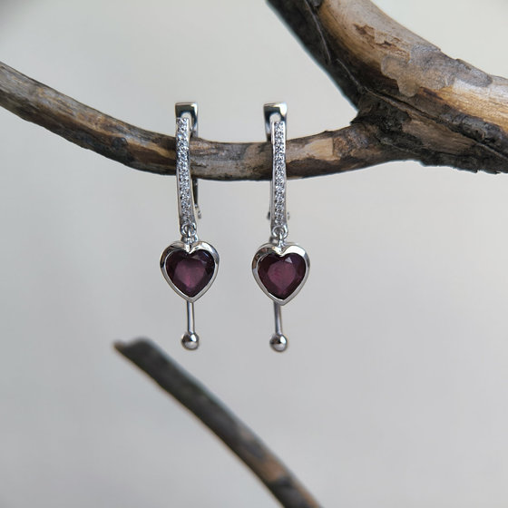 Серебряные серьги с рубином 2.4ct, фианитами