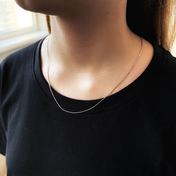 Silver chain without stones