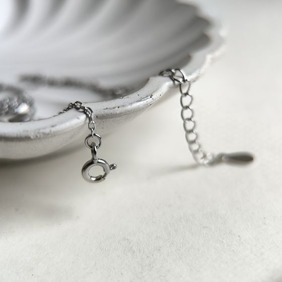 Серебряное колье с фианитами