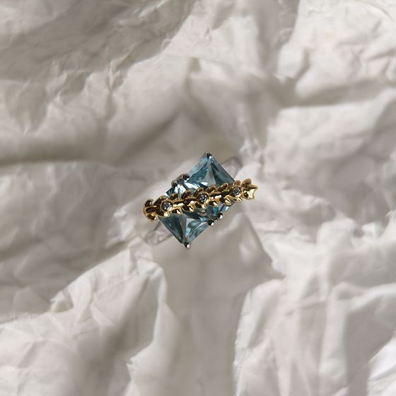 Серебряное кольцо с топазом, фианитами