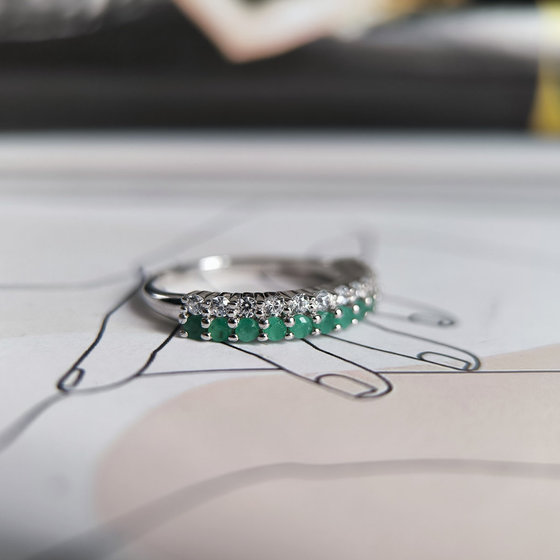 Серебряное кольцо с изумрудом 1.19ct