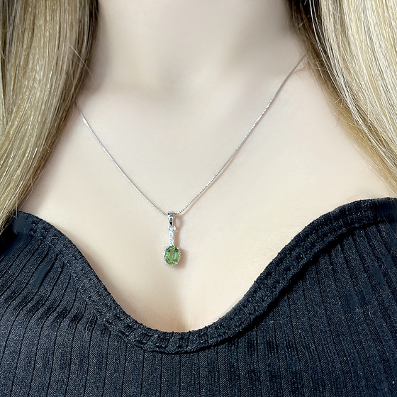 Silver pendant with a 1.87-carat sultanium stone
