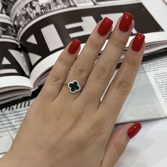 Серебряное кольцо с малахитом, фианитами
