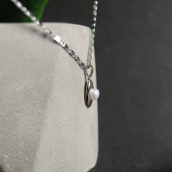 Серебряная подвеска с жемчугом