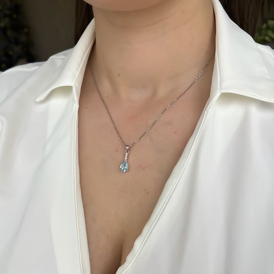 Silver pendant with a 2.042-carat topaz