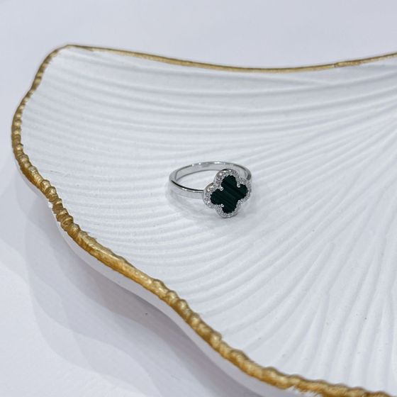 Серебряное кольцо с малахитом, фианитами