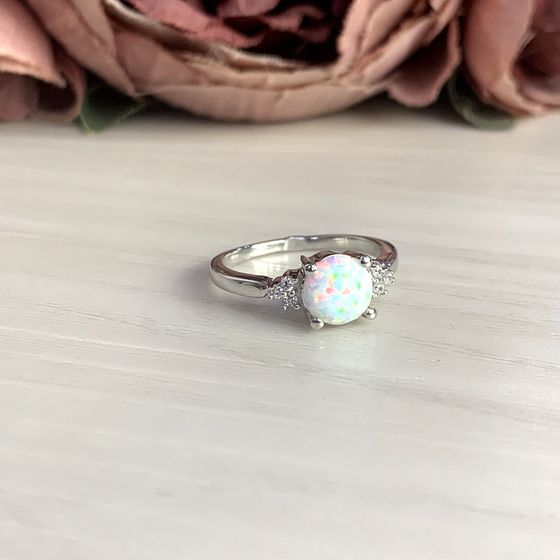 Silver ring with a 0.669-carat opal