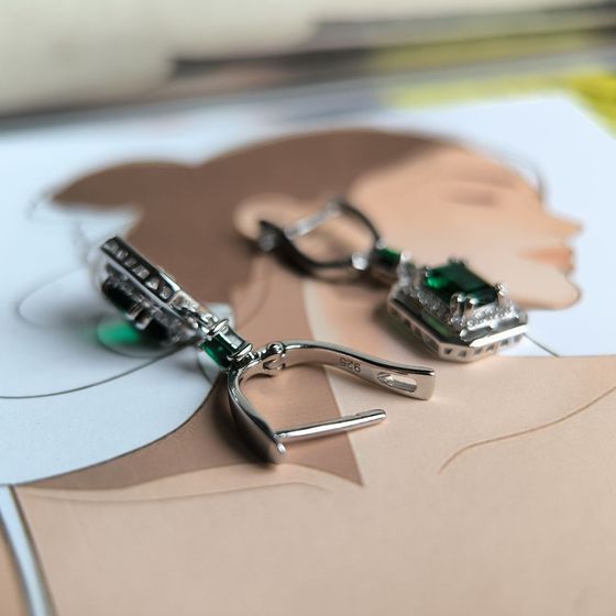 Silver earrings with a 2.367-carat nano emerald