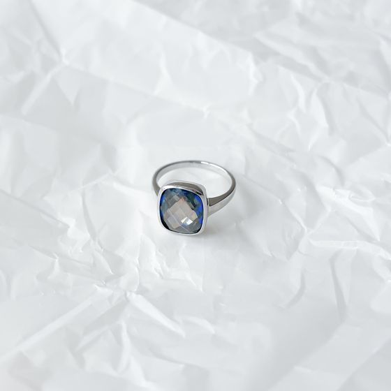 Silver ring with a 4.186-carat mystic topaz