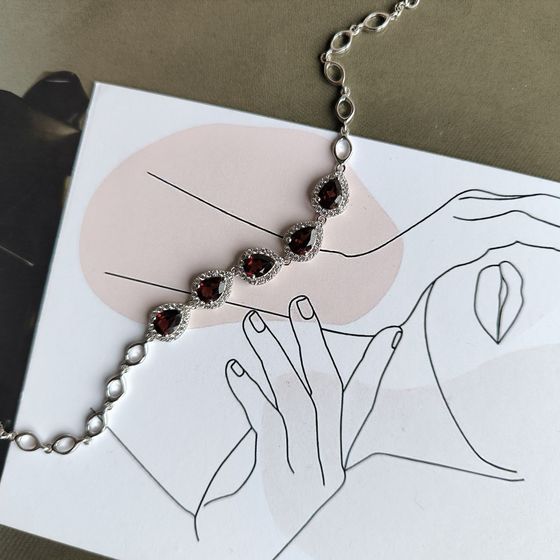 Серебряный браслет с гранатом 6.004ct