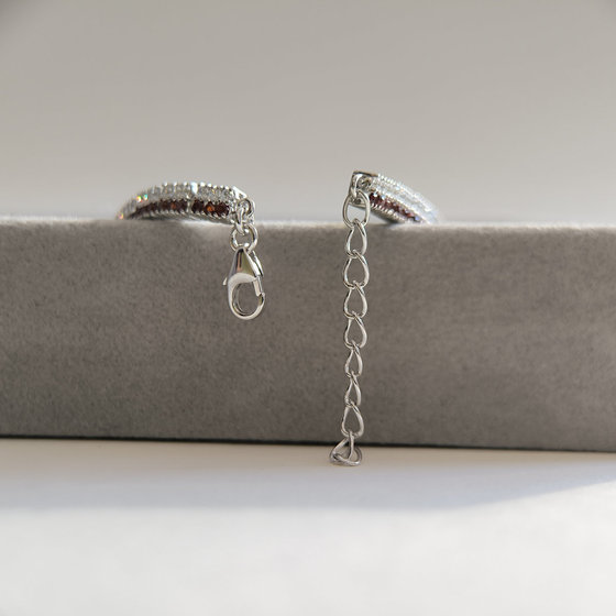 Silver bracelet with 4.35ct garnet