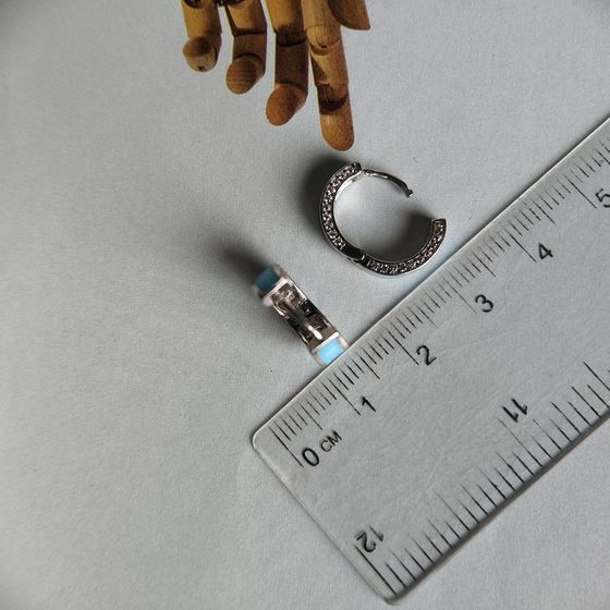 Серебряные серьги с фианитами, емаллю