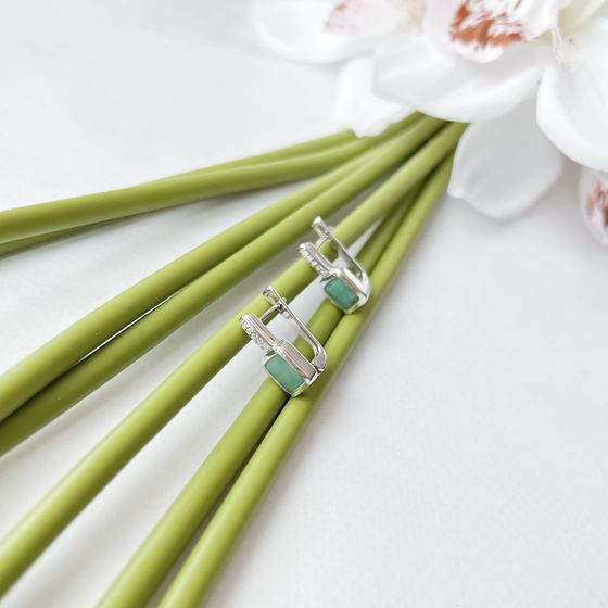 Silver Earrings with a 1.923-carat Emerald